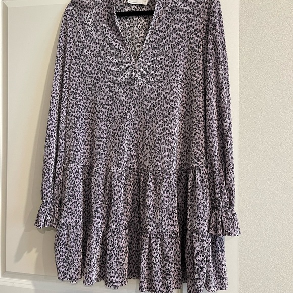 Purple, floral dress. Only worn a couple times. - Picture 1 of 3